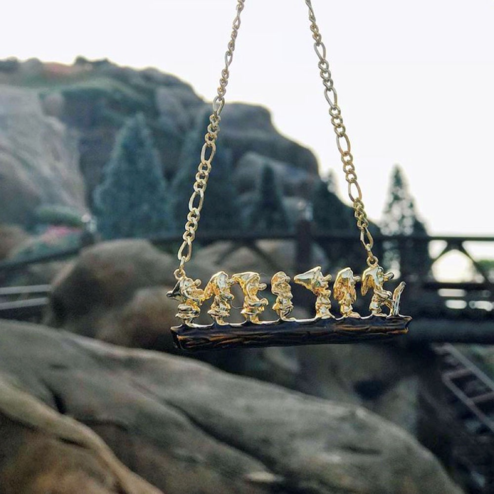 Disney Halskette - Sieben Zwerge (Schneewittchen) in Gold von Couture Kingdom 12100221