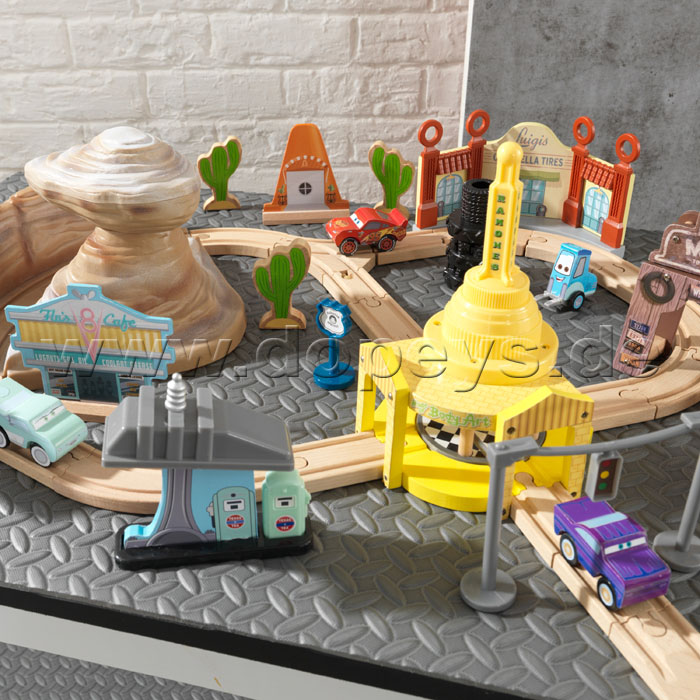 Disney Pixar Cars 3 50-teiliges Eisenbahnset Radiator Springs von KidKraft 18013