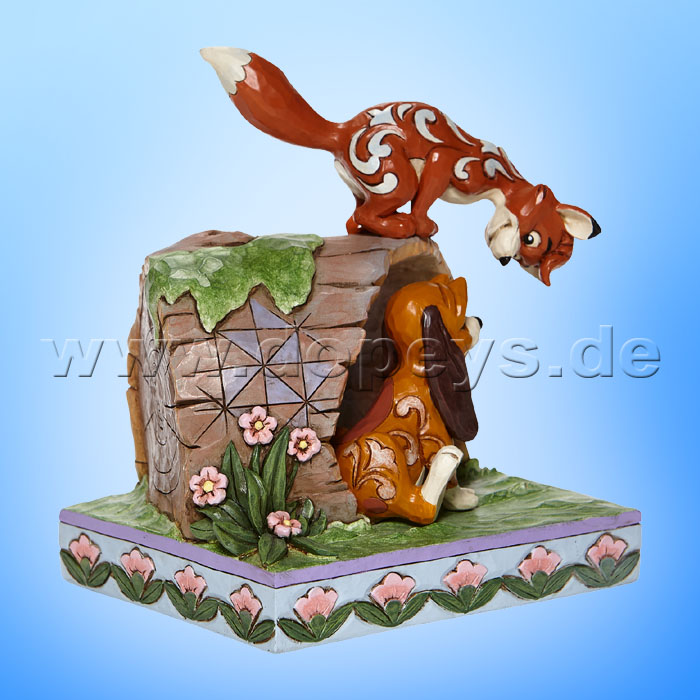 Disney Traditions - Unlikely Friends (Cap & Capper am Baumstamm) von Jim Shore 6008077