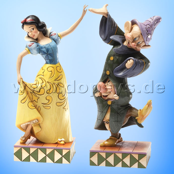 Disney Traditions / Jim Shore Figur von Enesco "Dancing Partners (Schneewittchen, Seppl & Hatschi Set)" 4031494.