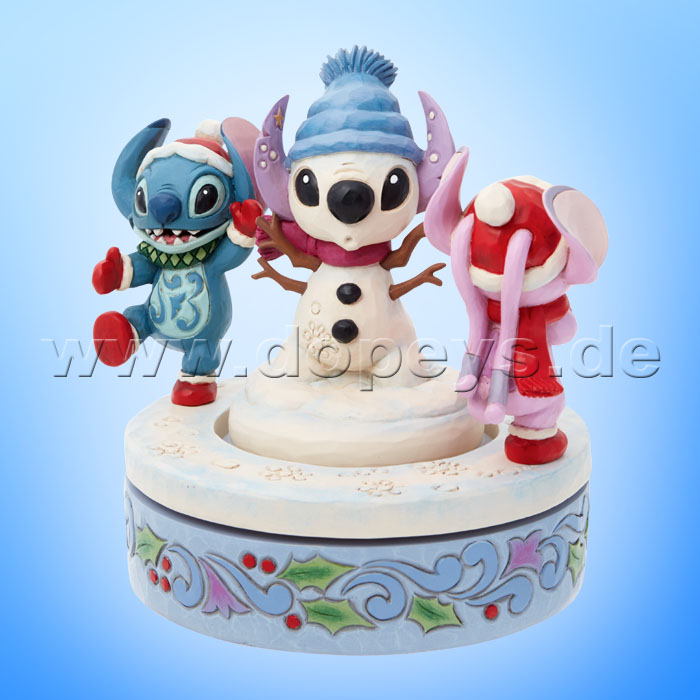 Disney Traditions / Jim Shore Figur - Stitch & Engel bauen einen Schneemann "Snowy Shenanigans" 6013061