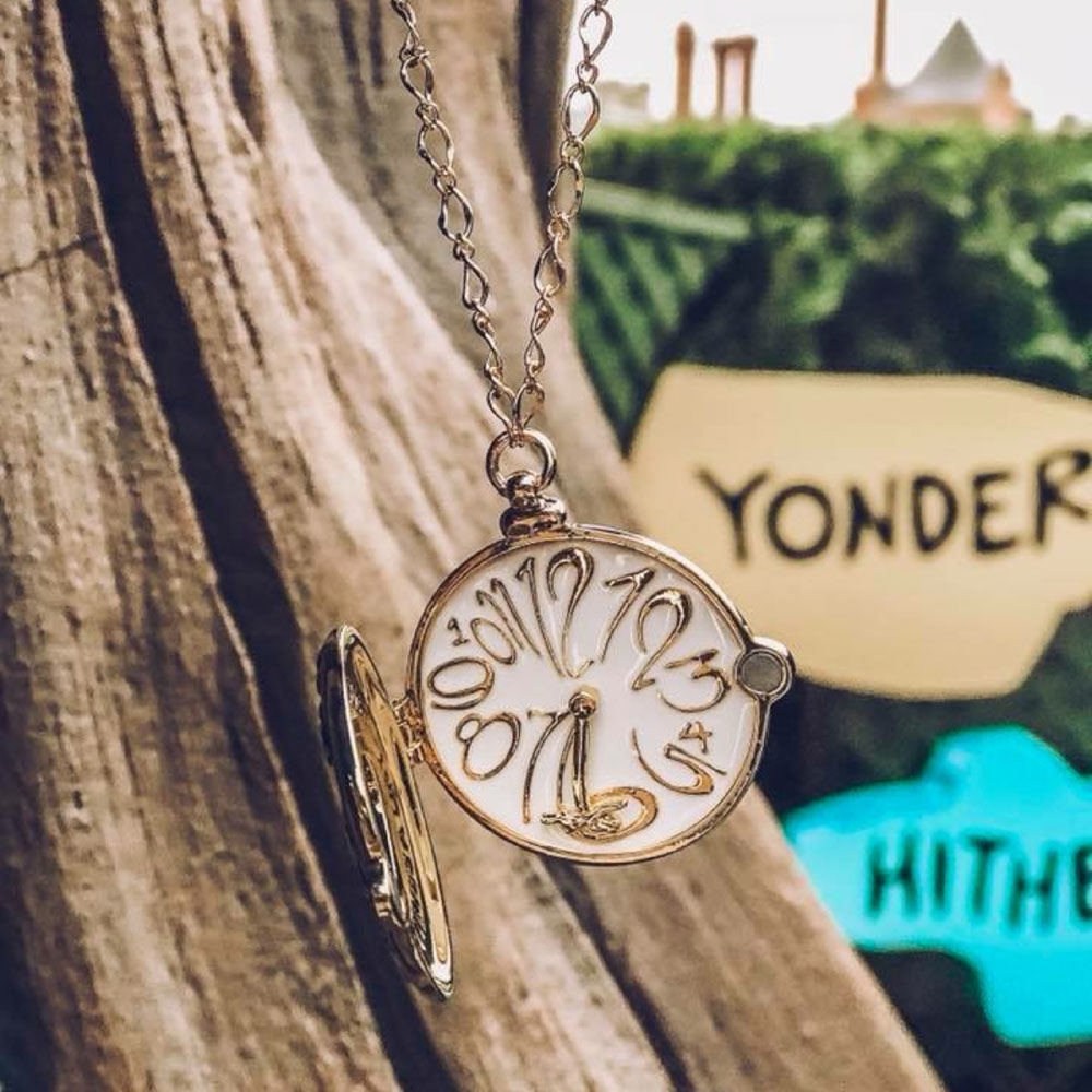 Disney Halskette - Taschenuhr Medaillon (Alice im Wunderland) in Gold von Couture Kingdom 12100321