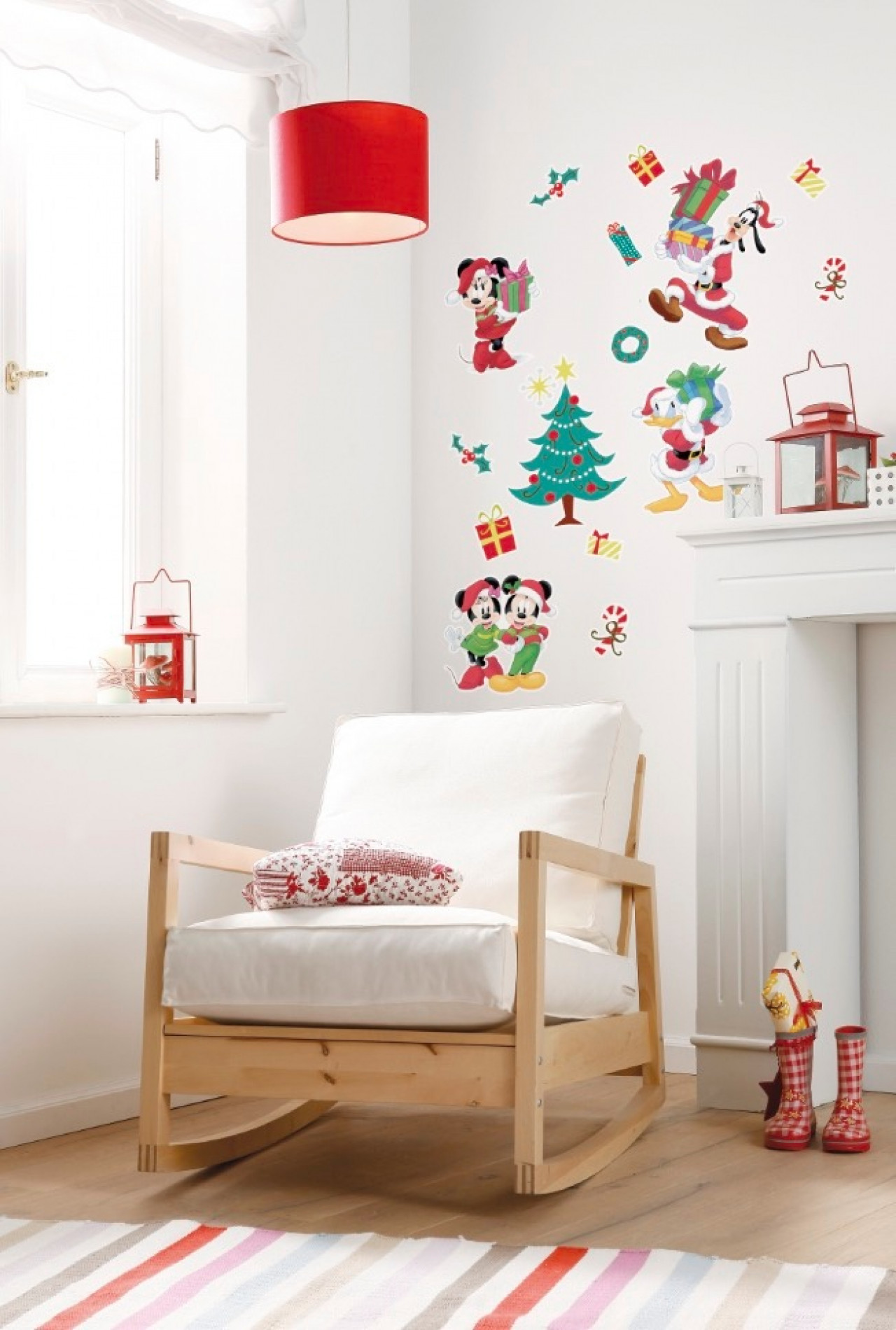 Disney Wandsticker / Wandaufkleber Mickey Maus "Mickey Christmas Presents" 50cm x 70cm